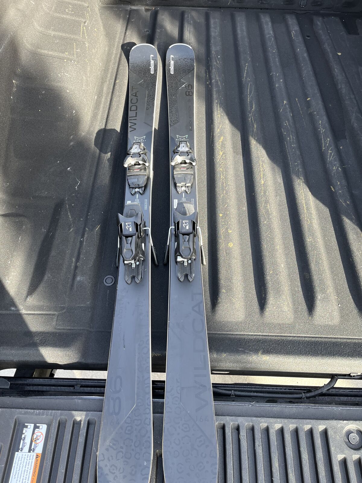 2025 Women's Elan Wildcat 86 C Black Edition w/ Elan ELX 11 Binding