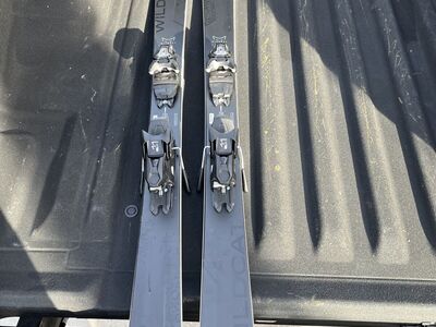 2025 Women's Elan Wildcat 86 C Black Edition w/ Elan ELX 11 Binding