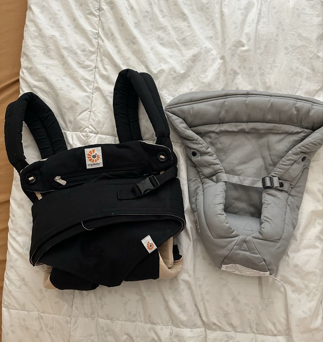 Ergobaby Omni Classic Baby Carrier Pure Black 4-Position with Infant Insert 0-48 Months (7-45 lbs)