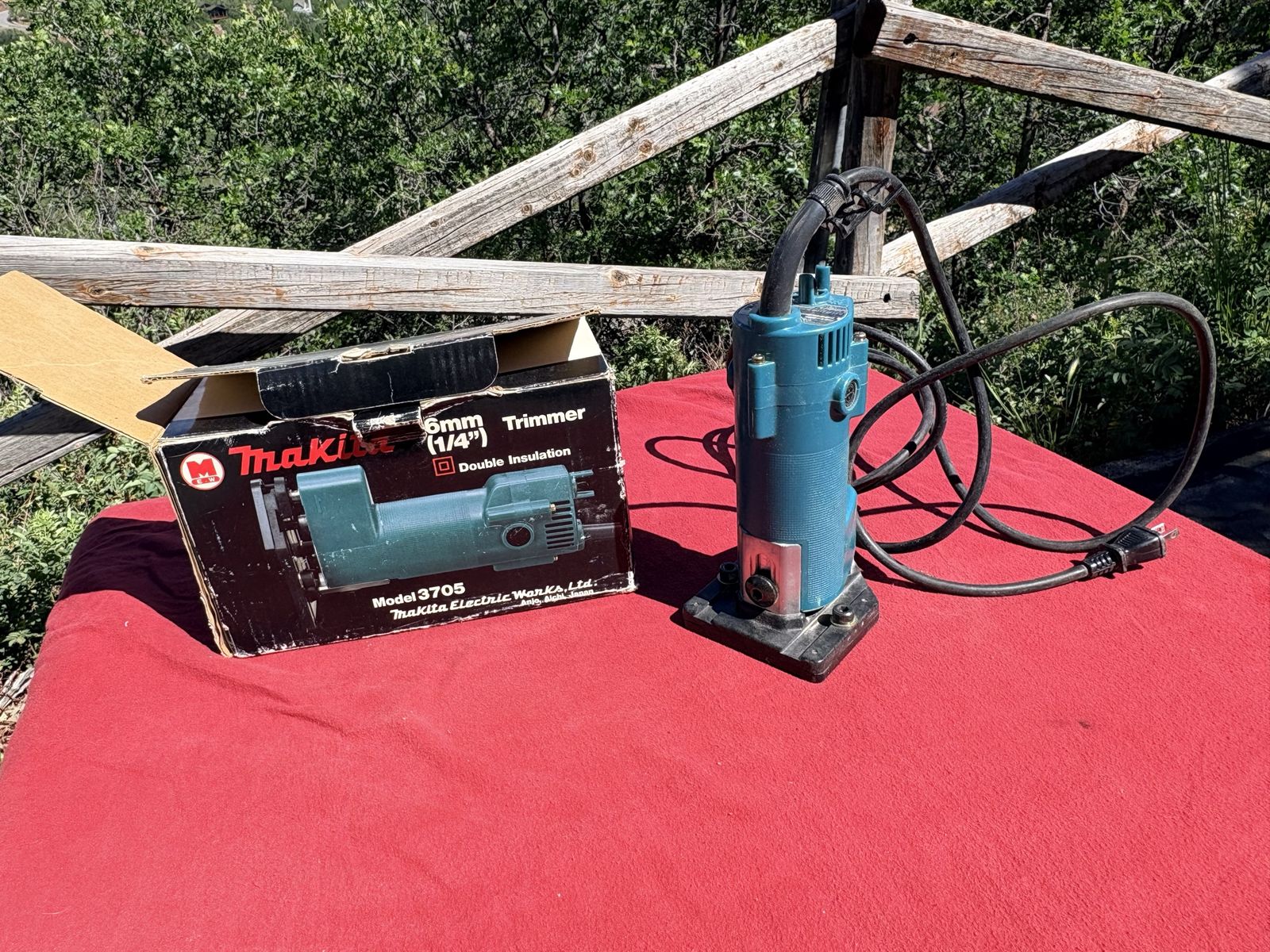 Makita Model 3705 6mm (1/4") Trimmer - Double Insulation Electric Router/Trimmer with wrenches. 50.00
