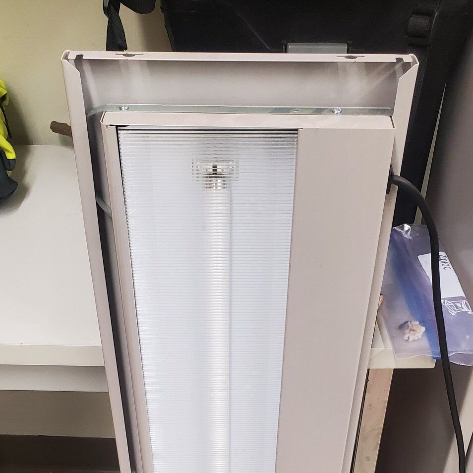 Shelf-mountable flourescent lights