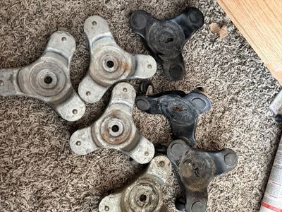 Three wheel shop casters
