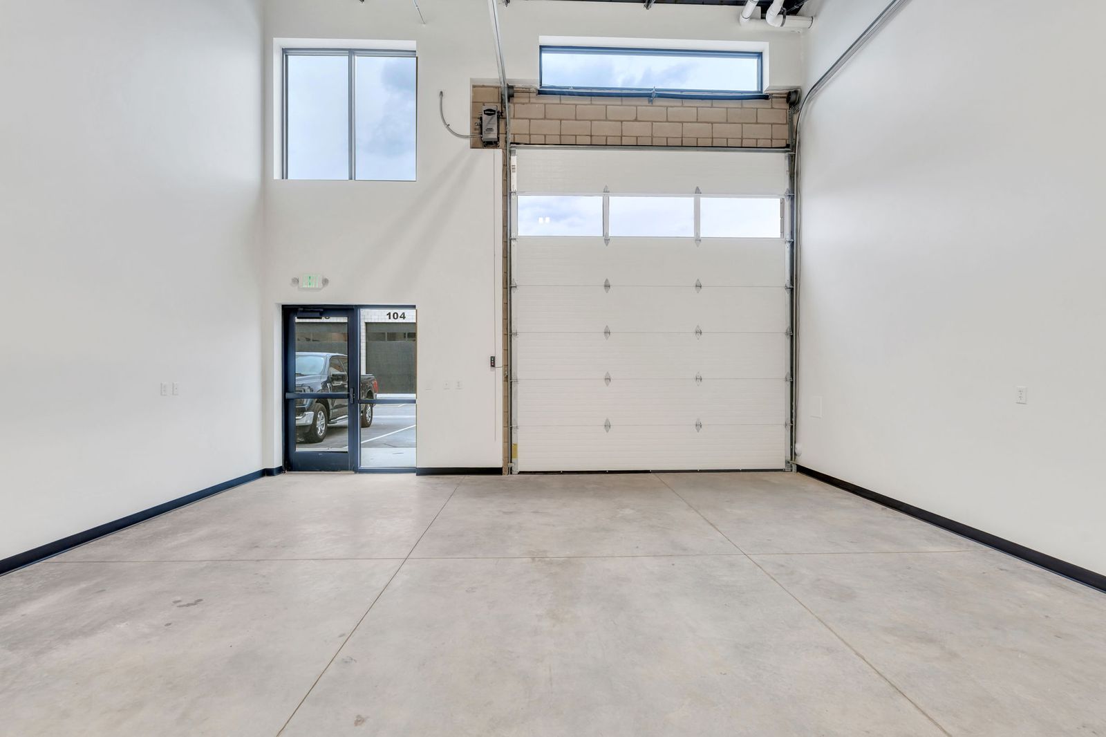 Main image 6