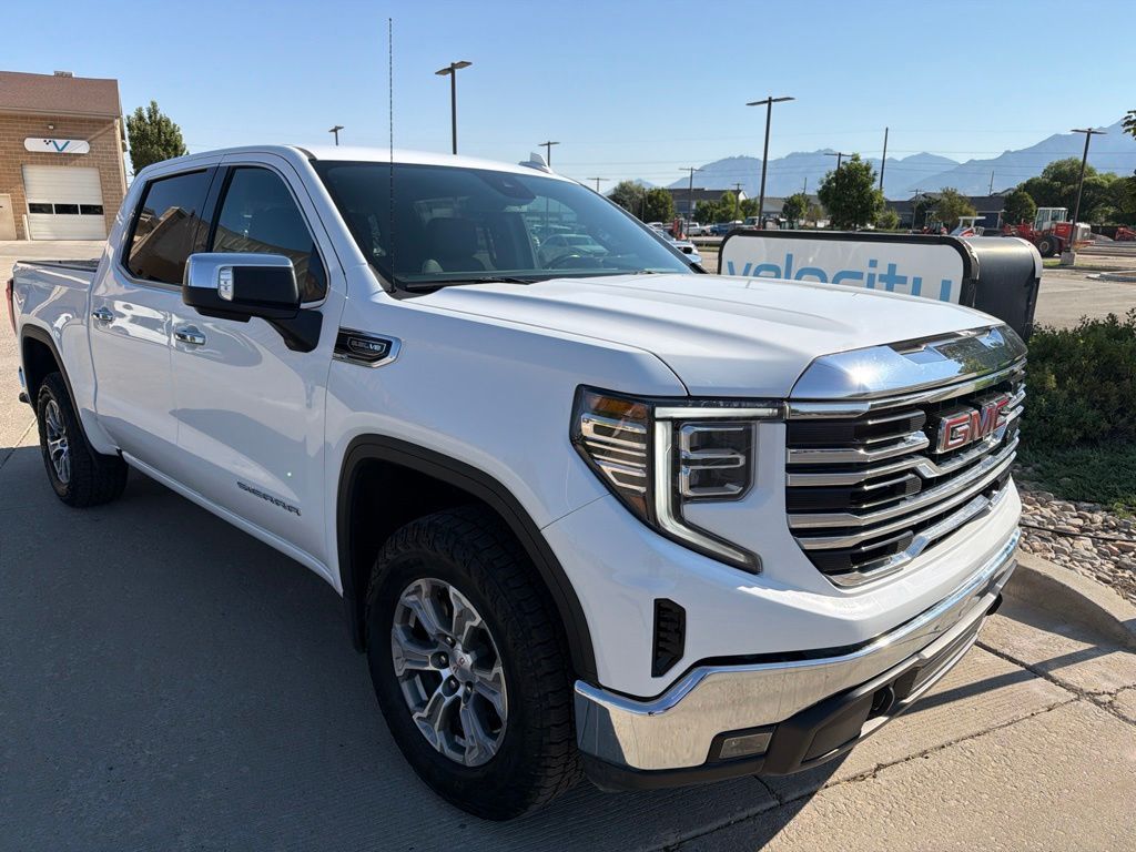 2025 GMC 1500 SLT