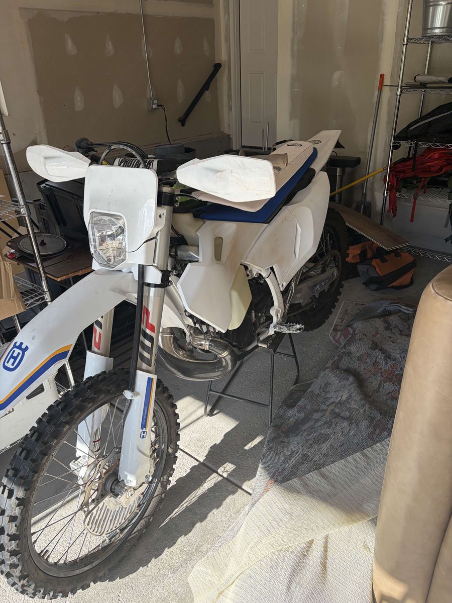 Husqvarna TE300 Heritage 2025 - lowered 2" - excellent condition / only 19 hours - msrp $15,000