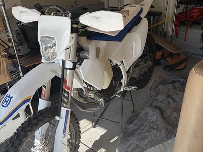 Husqvarna TE300 Heritage 2025 - lowered 2" - excellent condition / only 19 hours - msrp $15,000