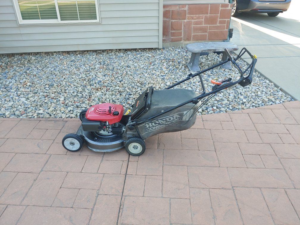 Honda Hydrostatic Commercial Lawn Mower with BBC 