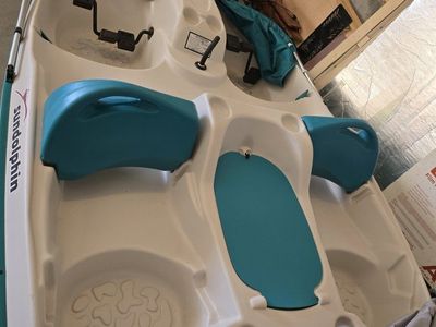 sun dolphin 5 seater peddle boat