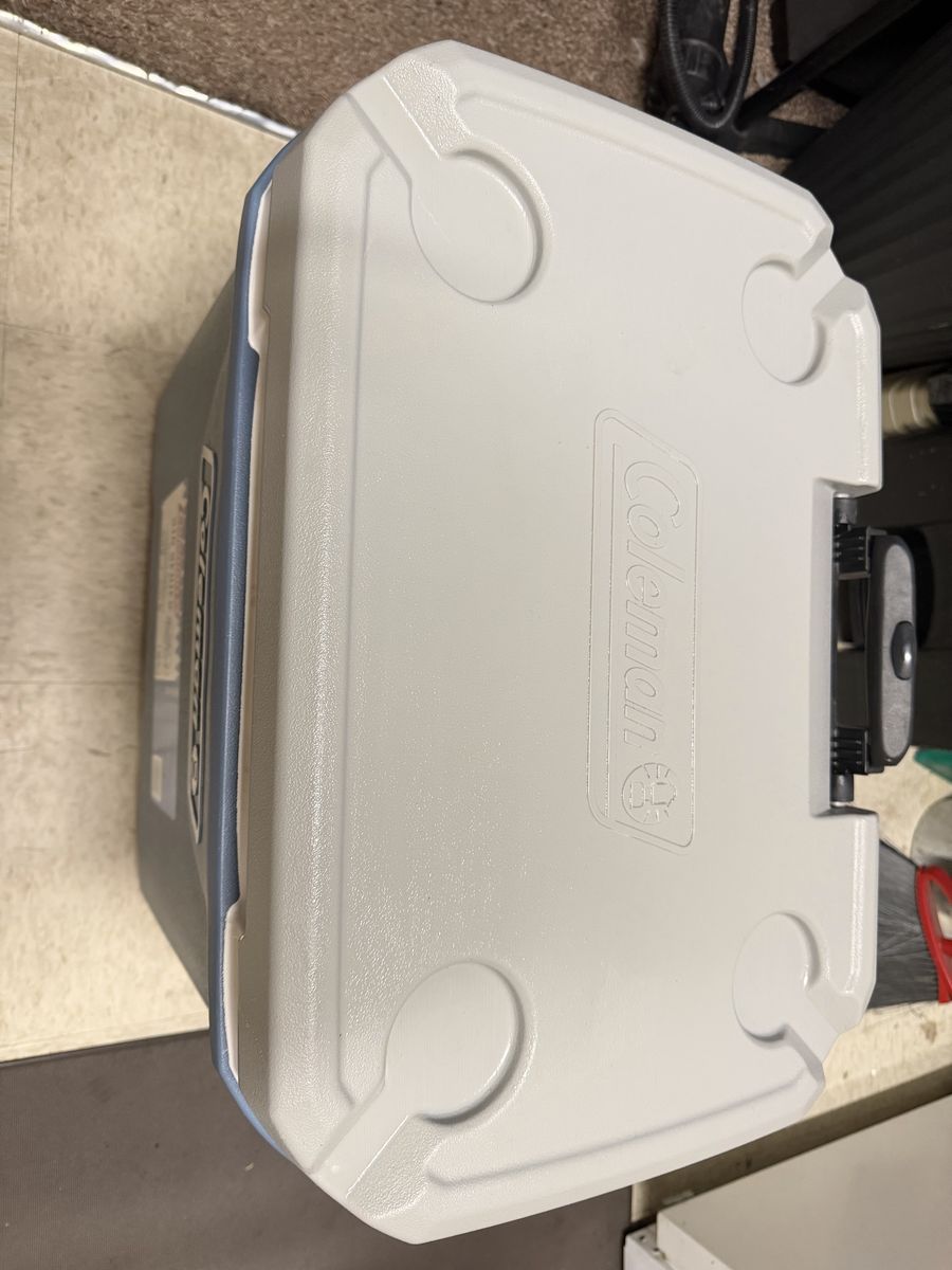 Cooler with wheels
