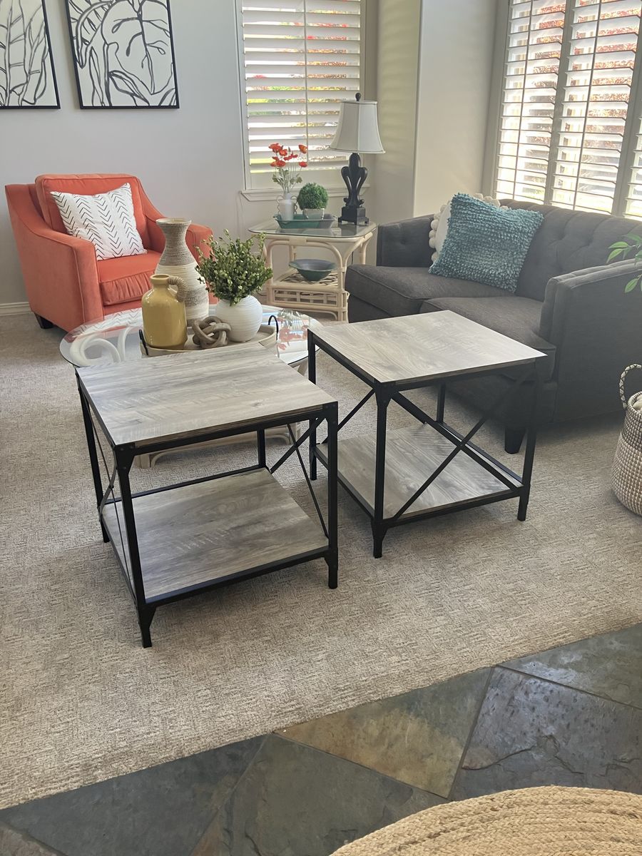 Set of 2 side tables