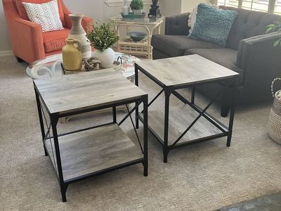 Set of 2 side tables