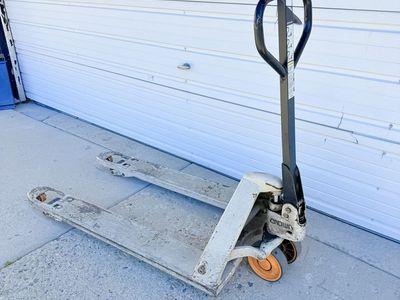 Crown Pallet Jack Hand Truck Heavy Duty Industrial Warehouse Lift