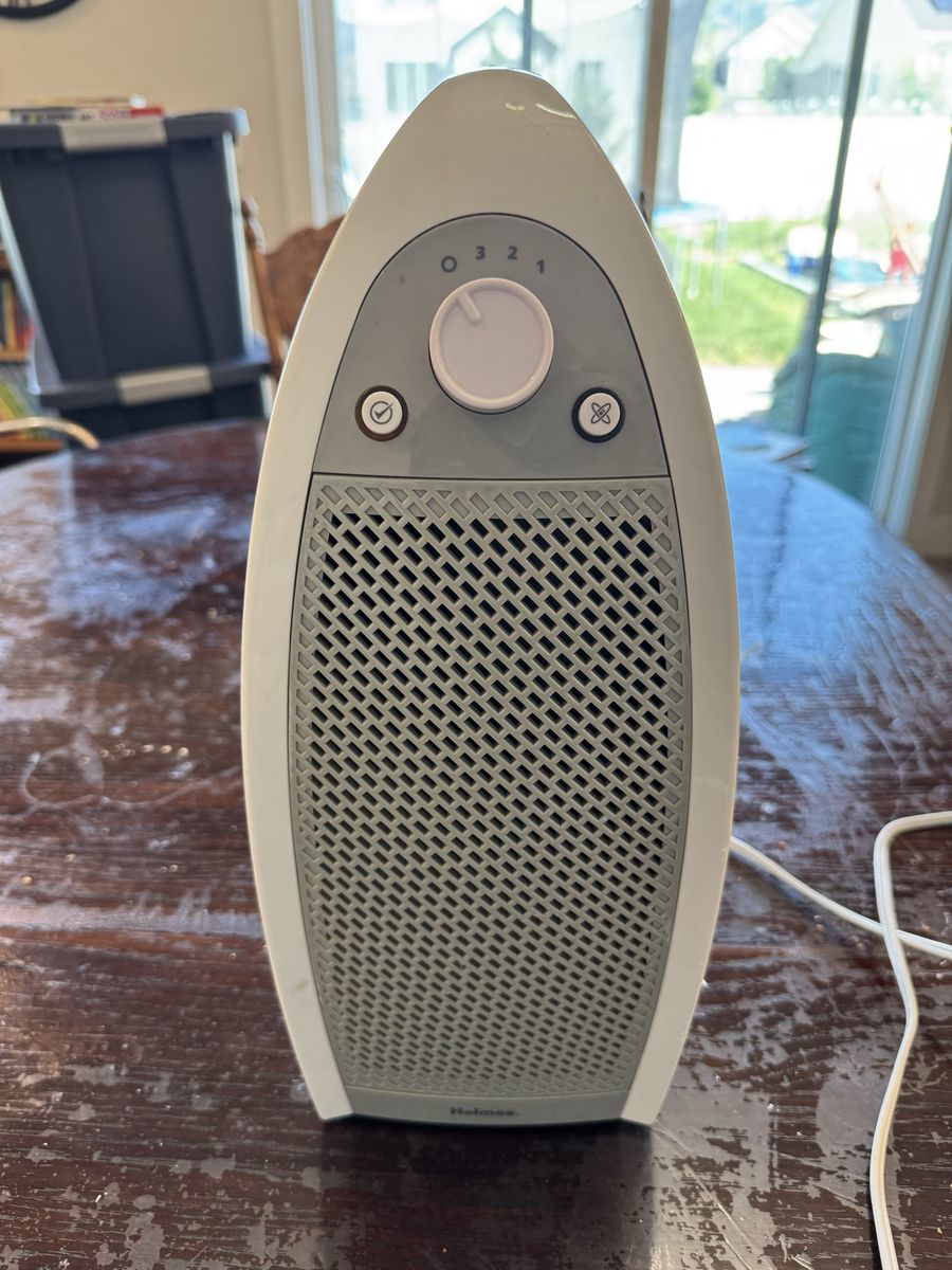 Holmes Mini-Tower Air Purifier (Model HAP9412W) - Great Condition