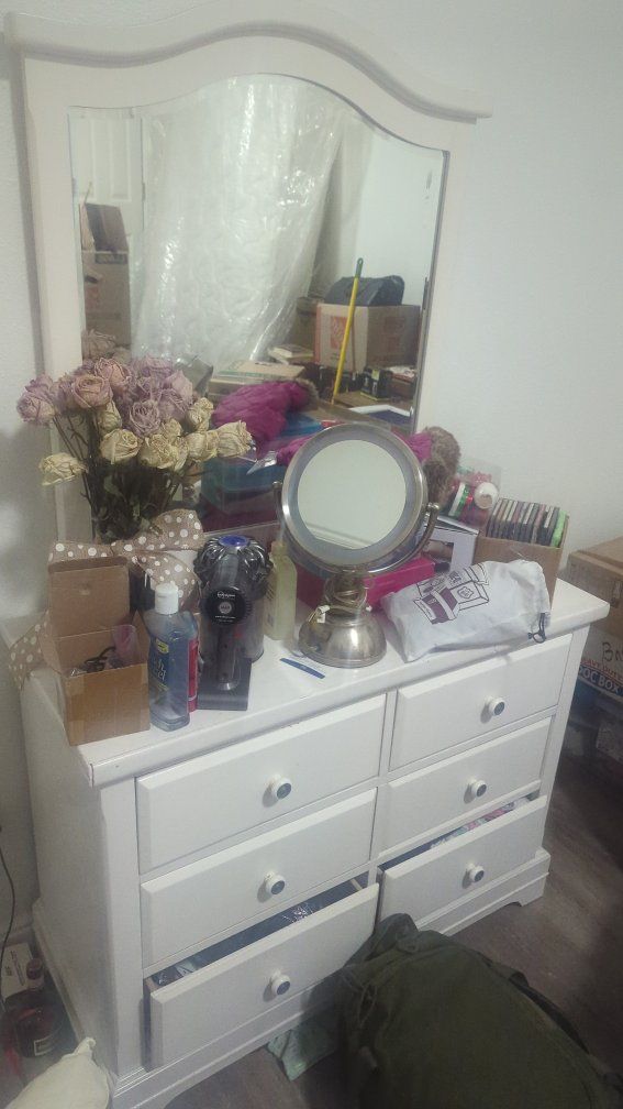 White Dresser with Matching Mirror - Used Good Condition