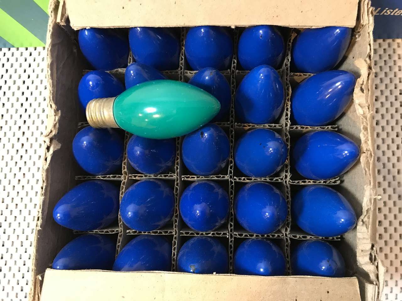 Vintage Hoferts Outdoor Lights Bulbs, 2 1/2 inches Long, Use to Paint Santa and Snowman Faces