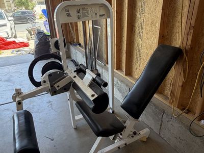 Leg curl machine