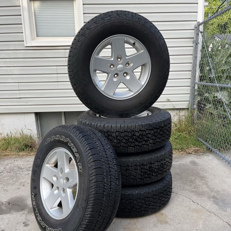 255/75r17 BFGoodrich Trail Terrain Tires on Jeep Wrangler Wheels With Spare