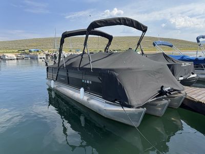 2021 Crest Classic Platinum 240 SLRC Pontoon