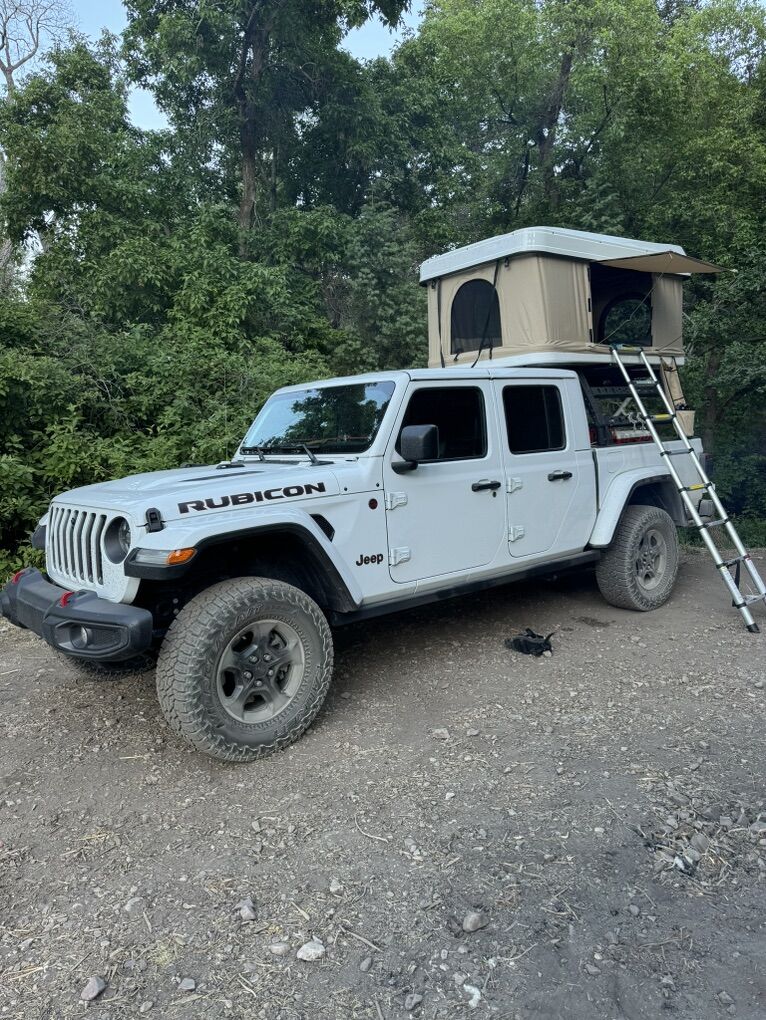 Clamshell Rooftop Tent