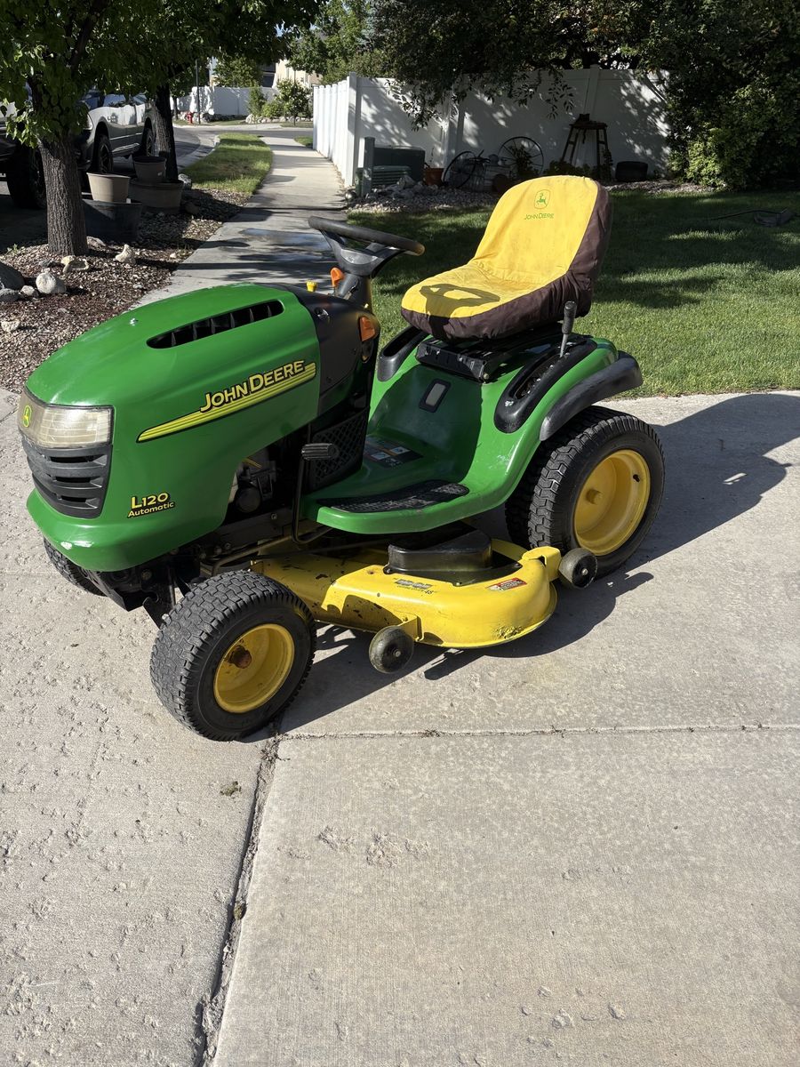 John Deere L120 Automatic 20HP Intek V-Twin Riding Lawn Mower with 48" Deck