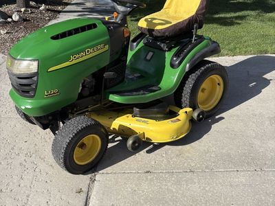 John Deere L120 Automatic 20HP Intek V-Twin Riding Lawn Mower with 48" Deck