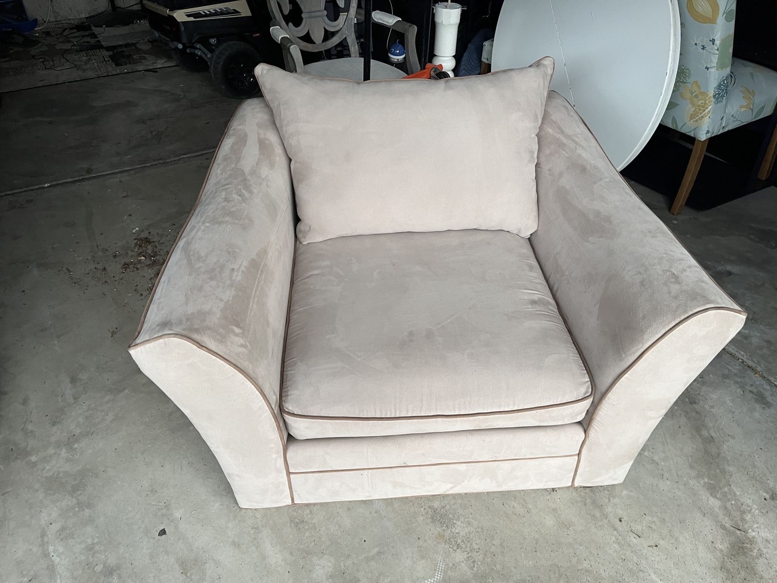 Cozy Beige Fabric Armchair - Comfortable & Stylish Seating