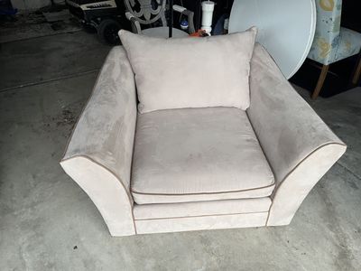 Cozy Beige Fabric Armchair - Comfortable & Stylish Seating
