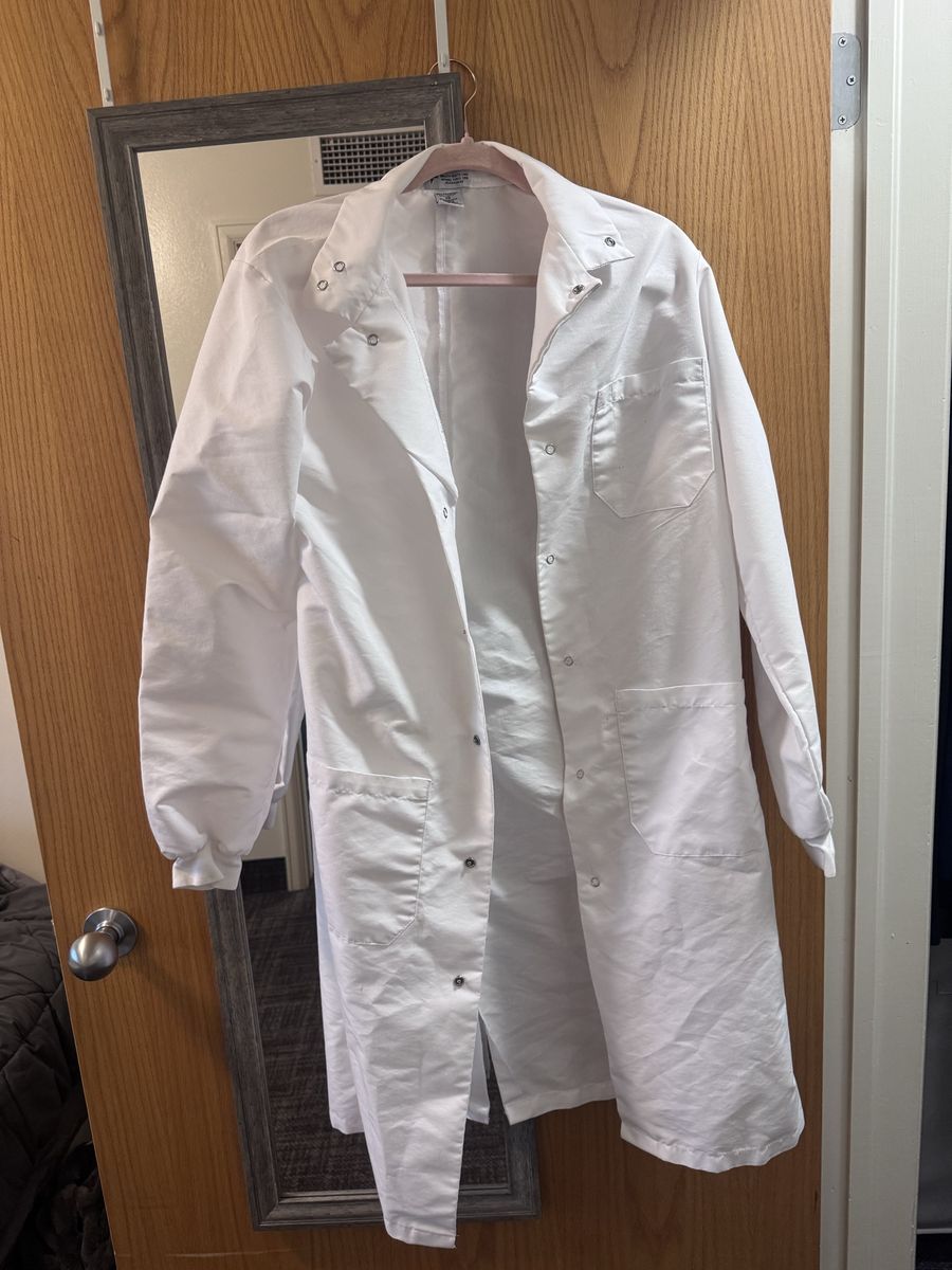 Xs button down lab coat for anatomy/chemistry/etc labs!