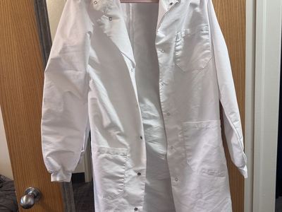 Xs button down lab coat for anatomy/chemistry/etc labs!