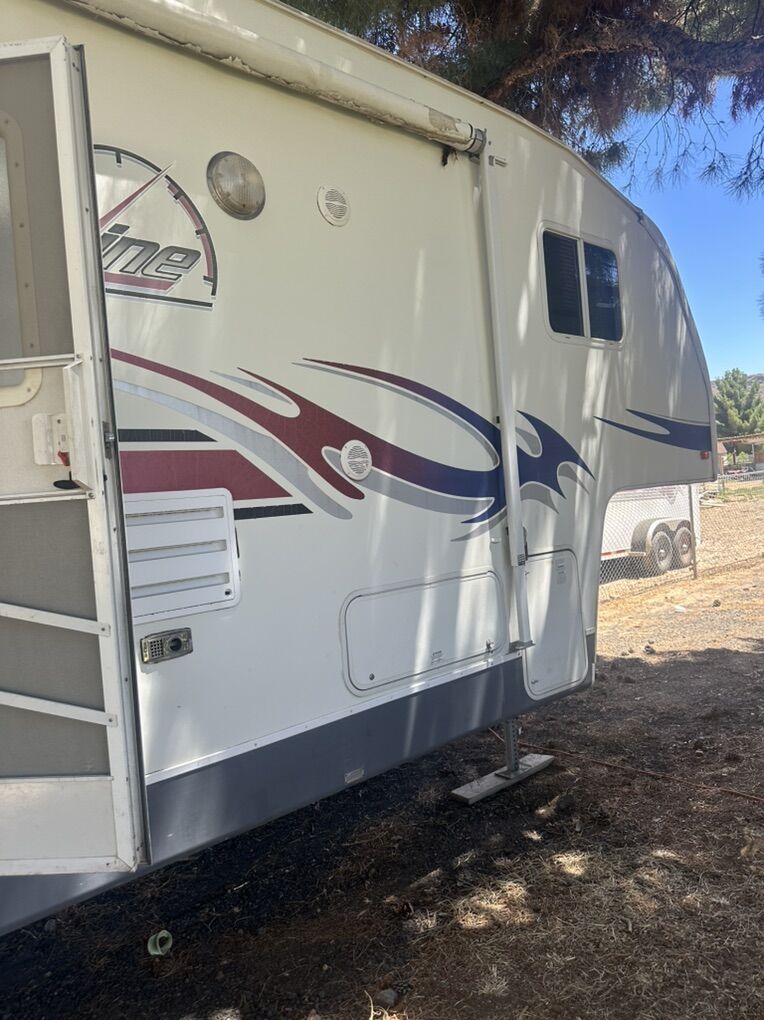 2007 Fleetwood Redline