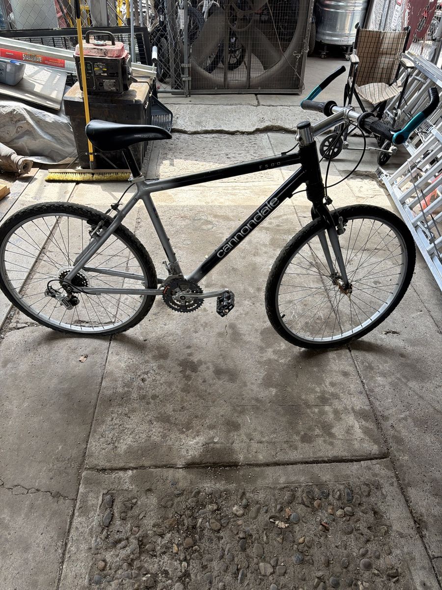 Vintage Cannondale F500 Mountain Bike - Black/Silver Aluminum Frame