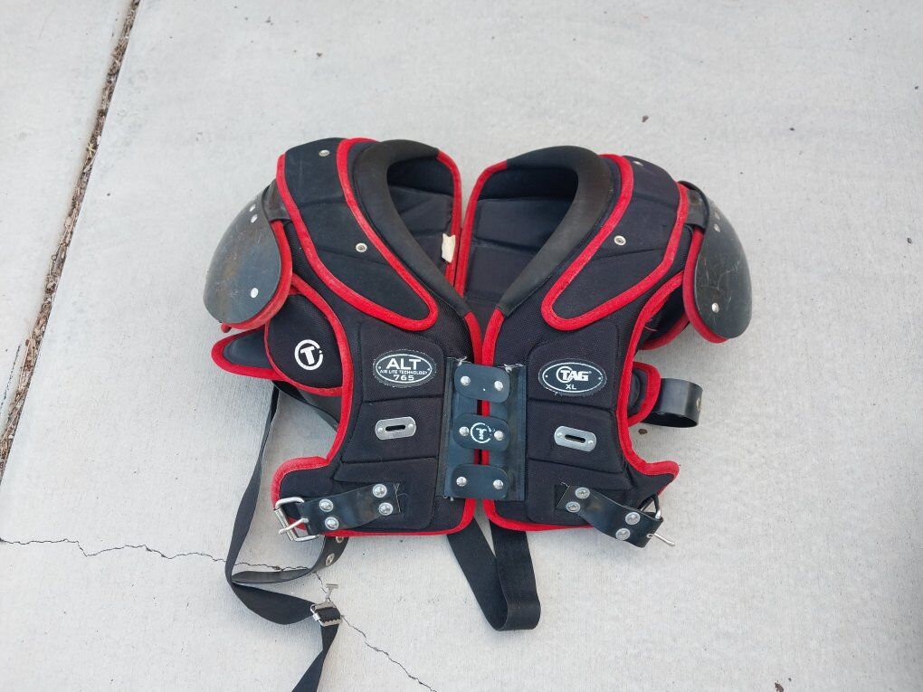 XL football shoulder OL/DL pads