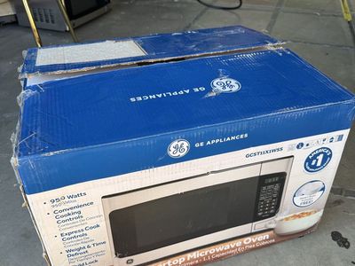 GE Appliances GCS11TWXSS 1.1 cu ft 950W Countertop Microwave Oven - New in Box