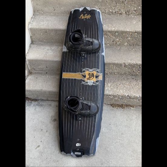 Hyperlite 141cm Wakeboard w/ Bindings