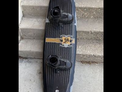 Hyperlite 141cm Wakeboard w/ Bindings