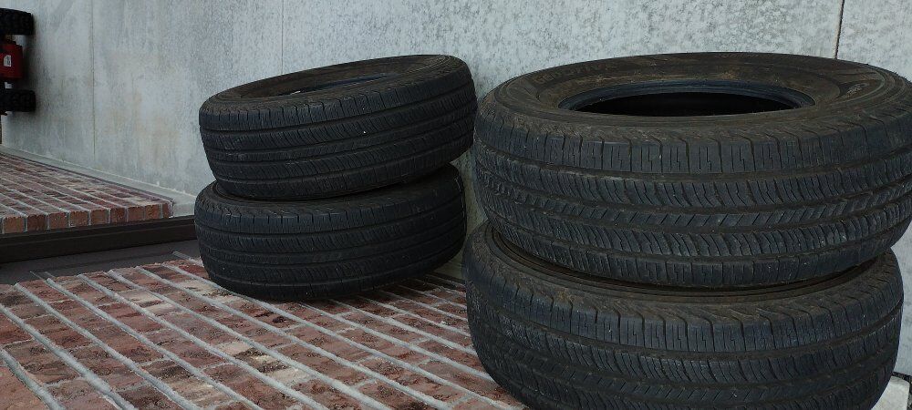 265 70R16, Set of 4, Excellent Condition