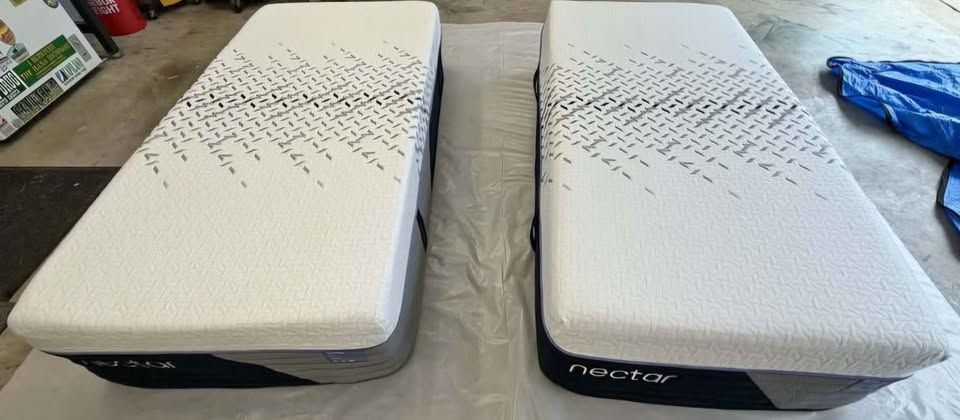Nectar Luxe Hybrid Split King/2 Twin XLs - Like New!
