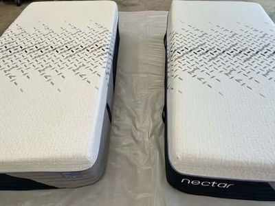 Nectar Luxe Hybrid Split King/2 Twin XLs - Like New!