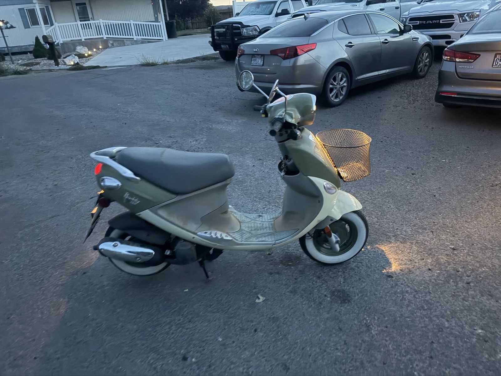 Buddy 125 scooter