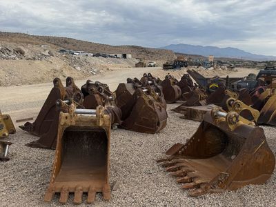 Various Heavy Equipment Buckets & Grapples for Excavators