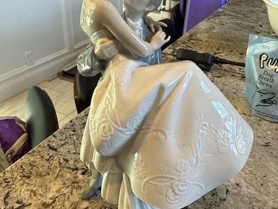 Lladró Porcelain Wedding Kiss Figurine - 01006575 Bride & Groom Statue - Used