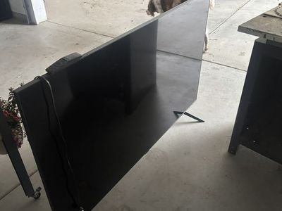 70 inch Samsung 4k QLED Smart tv (NOT WORKING)