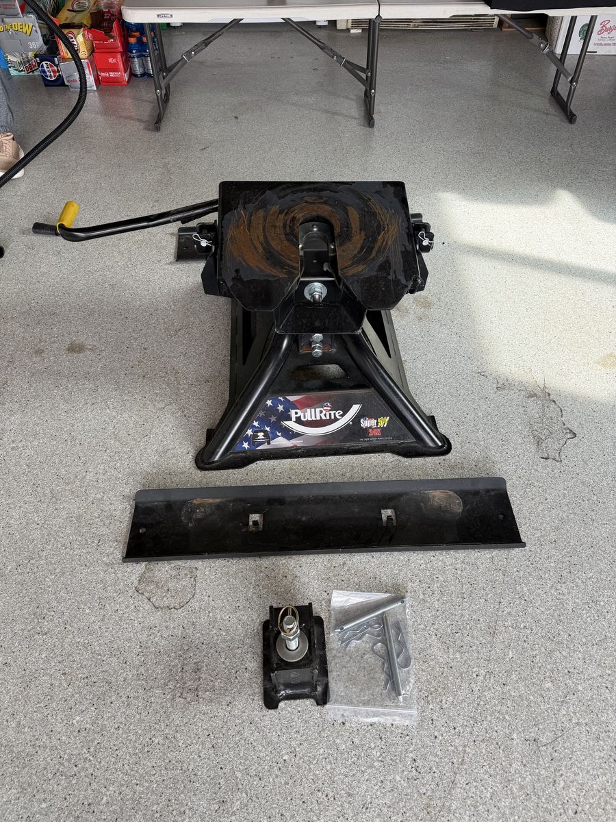 PullRite Super 5th 24K Fifth Wheel Hitch with Hardware