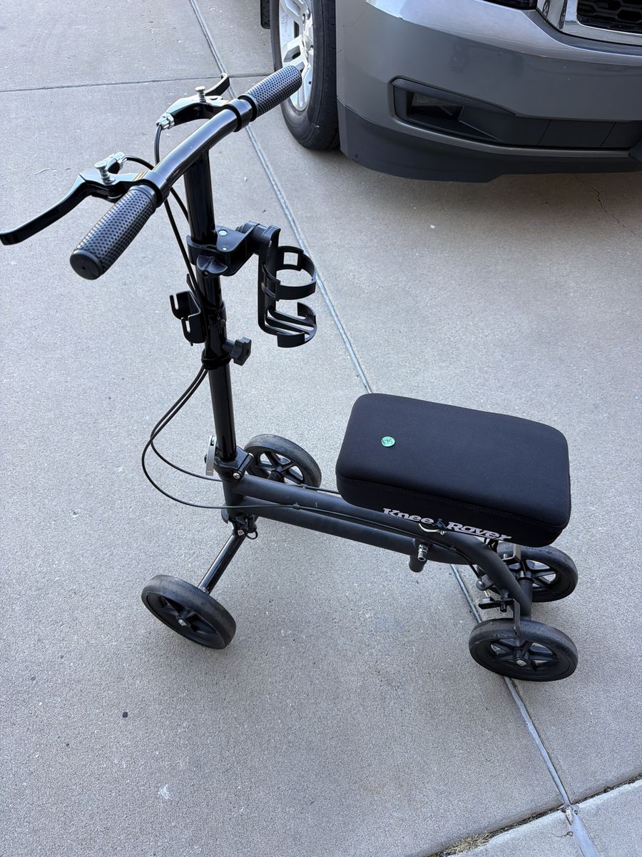 Knee scooter