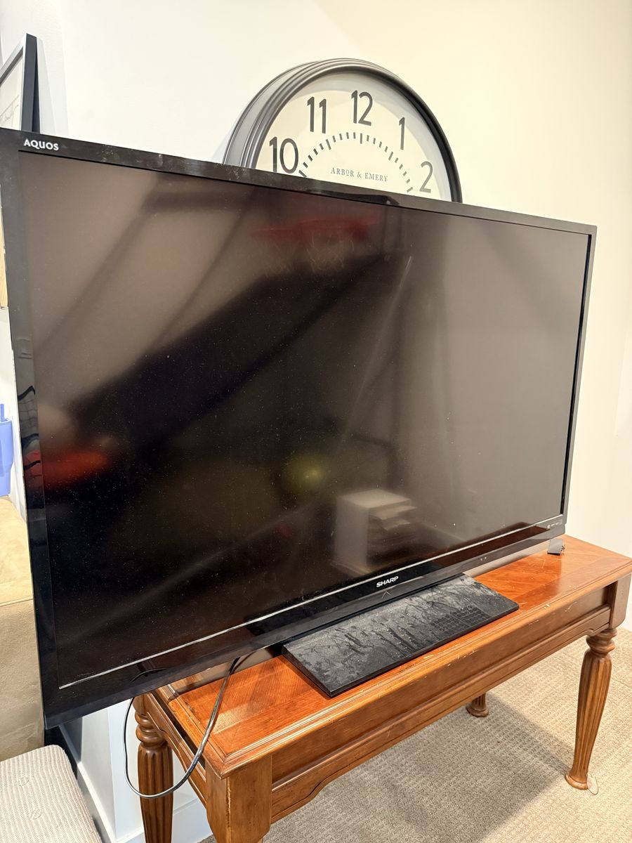 Sharp AQUOS 60" LC-60LE633U 1080p LED Smart TV - Great Condition, Multiple Inputs