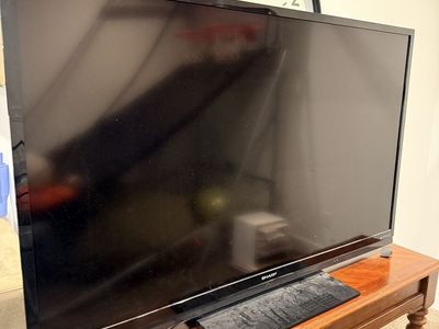 Sharp AQUOS 60" LC-60LE633U 1080p LED Smart TV - Great Condition, Multiple Inputs
