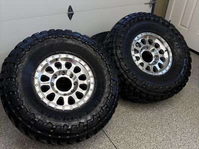 17 inch method 8x180 wheels on 37x13.50r17 toyo tires