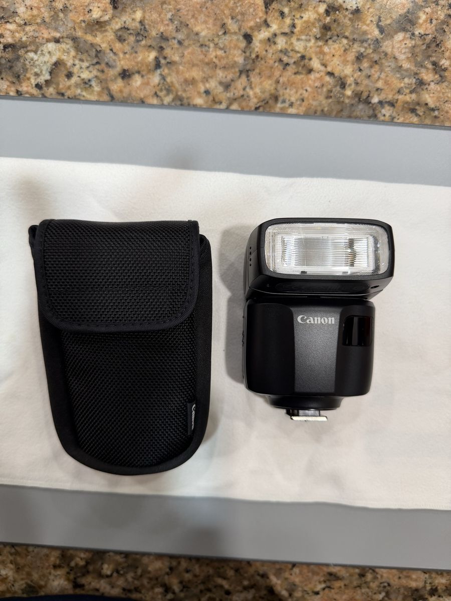 Canon Speedlite EL-100 Compact Camera Flash with Pouch