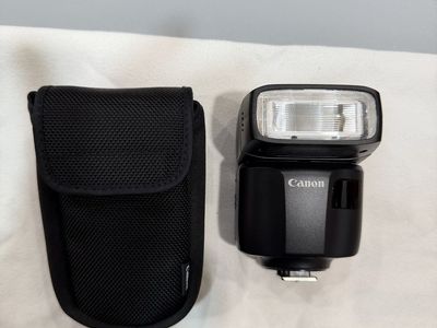 Canon Speedlite EL-100 Compact Camera Flash with Pouch