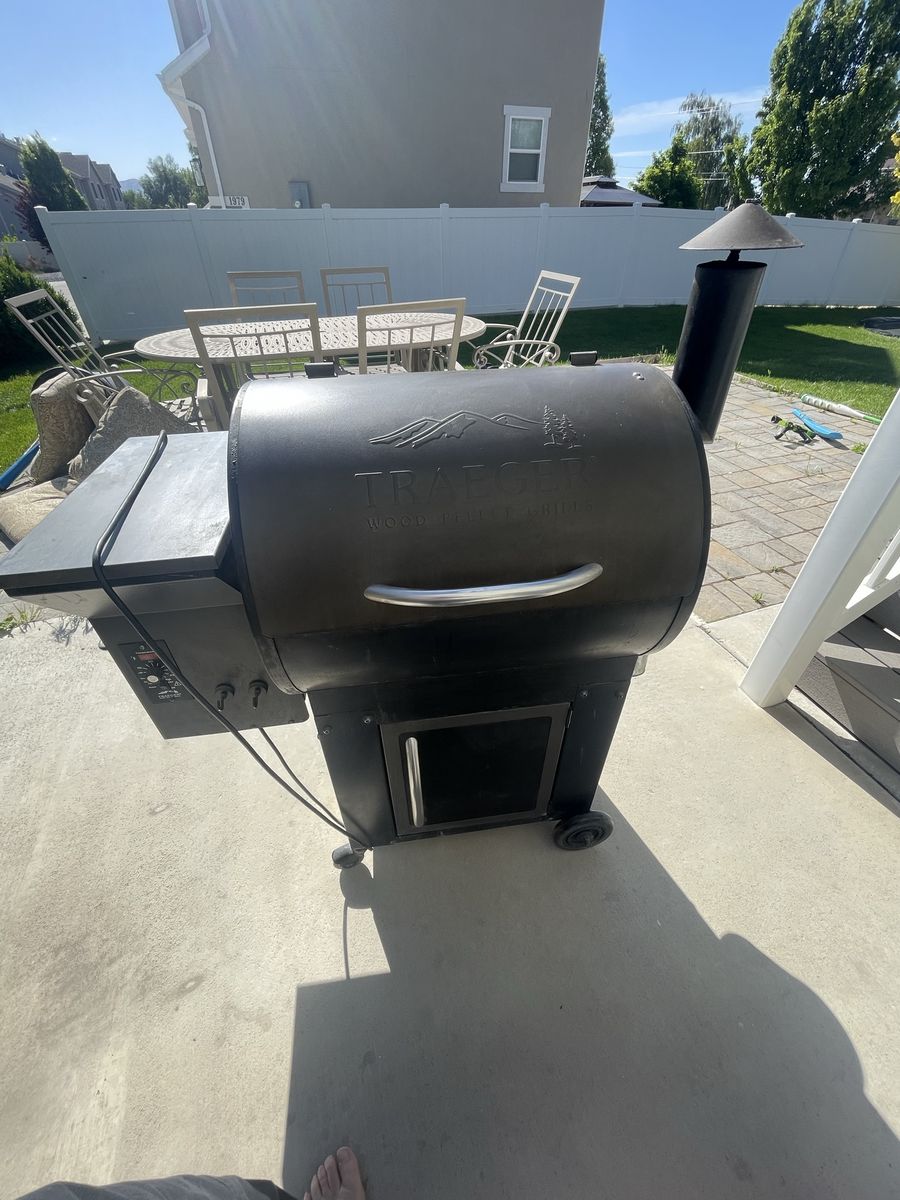Traeger Wood Pellet Grill - Black, Well-Maintained & Ready to Cook!